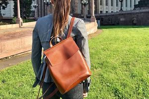 Выбор городского рюкзака для женщин — цвет, фасон и материал