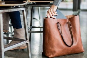 Жіноча сумка-шоппер - ідеальний варіант для будь-якого випадку
